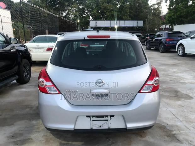 Nissan Tiida 2010 Silver