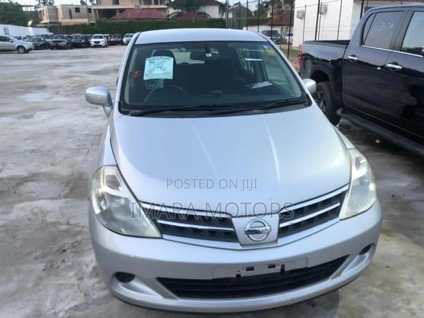 Nissan Tiida 2010 Silver