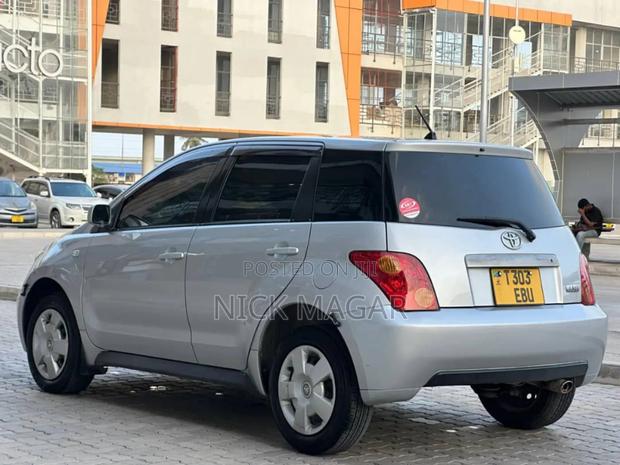 Toyota IST 2005 Silver
