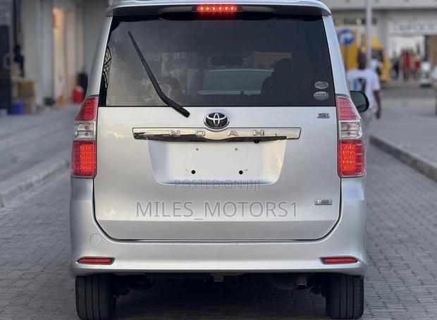 Toyota Noah 2008 Silver