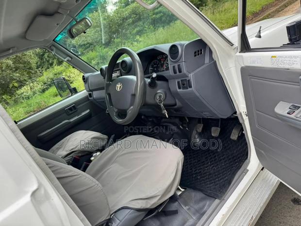 Toyota Land Cruiser 2013 White