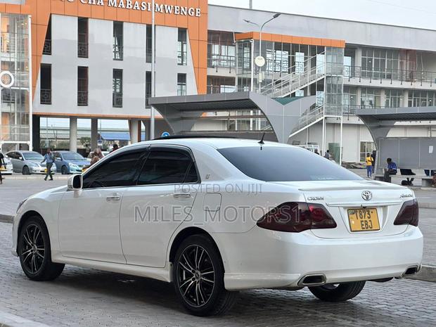 Toyota Crown 2009 White