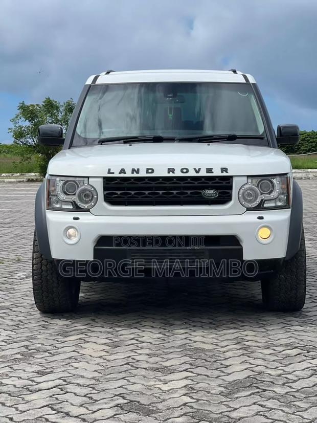 Land Rover Discovery 2013 White