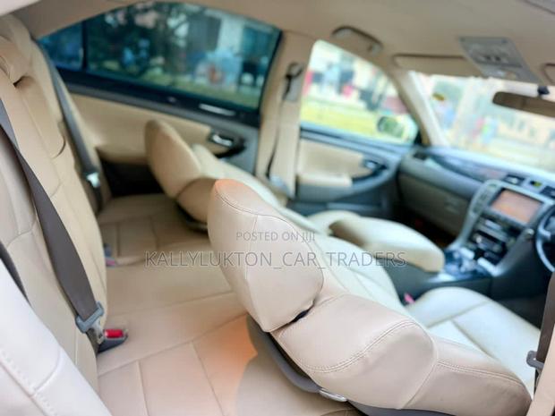 Toyota Crown 2009 Silver