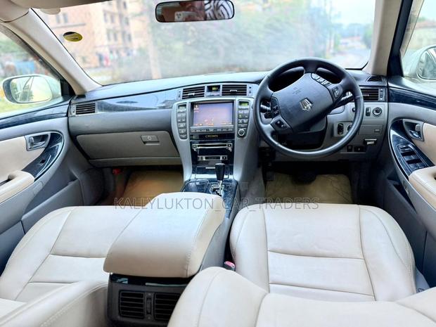 Toyota Crown 2009 Silver