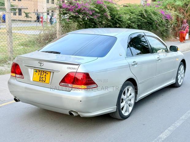 Toyota Crown 2009 Silver