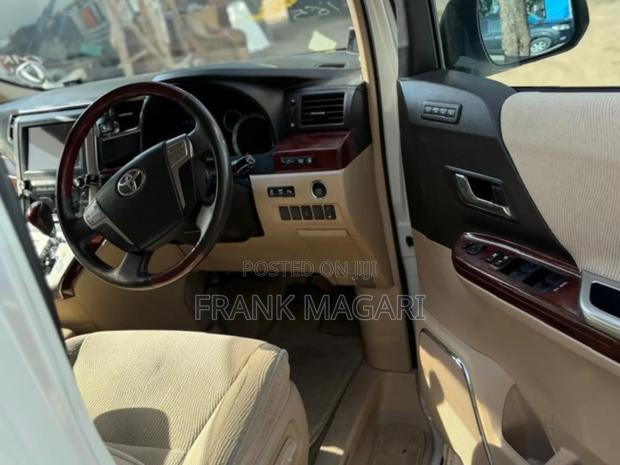 Toyota Alphard 2.4 Petrol FWD 2008 White