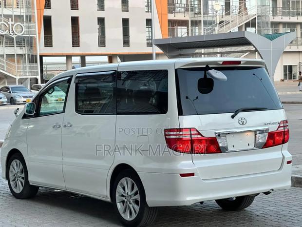 Toyota Alphard 2.4 Petrol FWD 2006 White