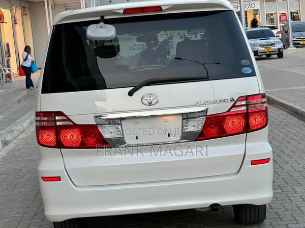 Toyota Alphard 2.4 Petrol FWD 2006 White