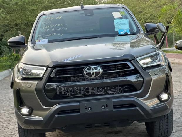 Toyota Hilux 2021 Gray