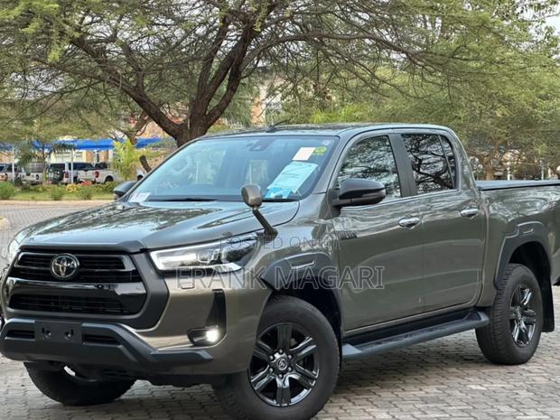 Toyota Hilux 2021 Gray