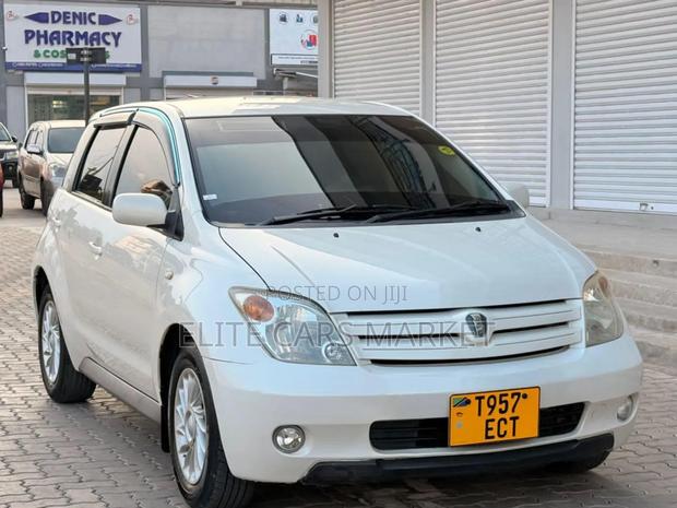 Toyota IST 2004 White