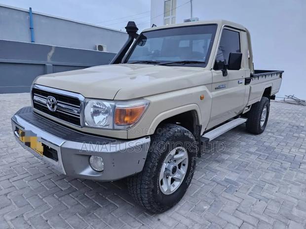 Toyota Land Cruiser 2012 Beige