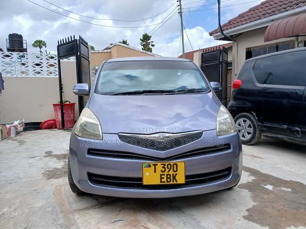 Toyota Ractis 2006 Gray