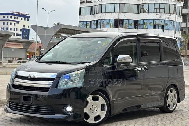 Toyota Noah 2008 Black