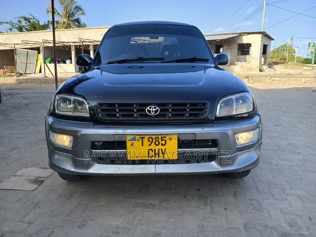 Toyota RAV4 Base 4x4 1999 Black
