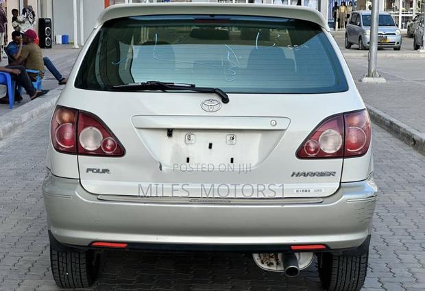 Toyota Harrier 2001 White