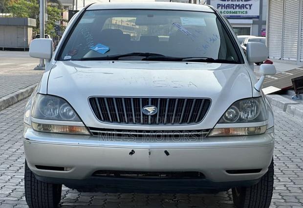 Toyota Harrier 2001 White
