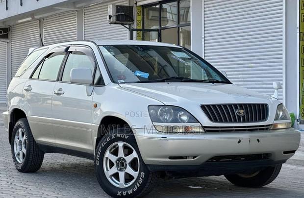 Toyota Harrier 2001 White