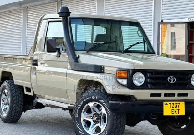 Toyota Land Cruiser 2003 Gold