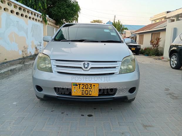 Toyota IST 2005 Silver
