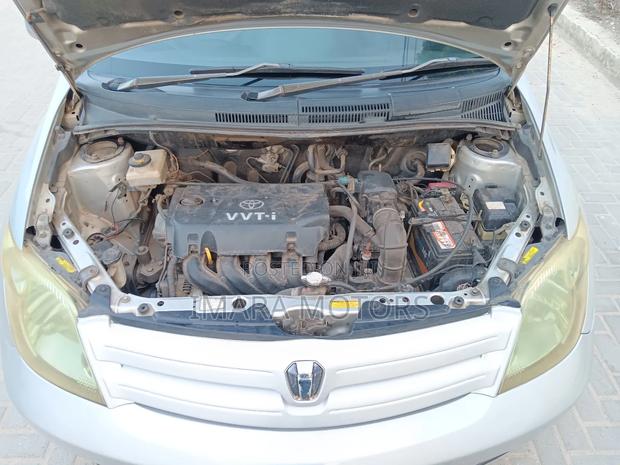 Toyota IST 2005 Silver