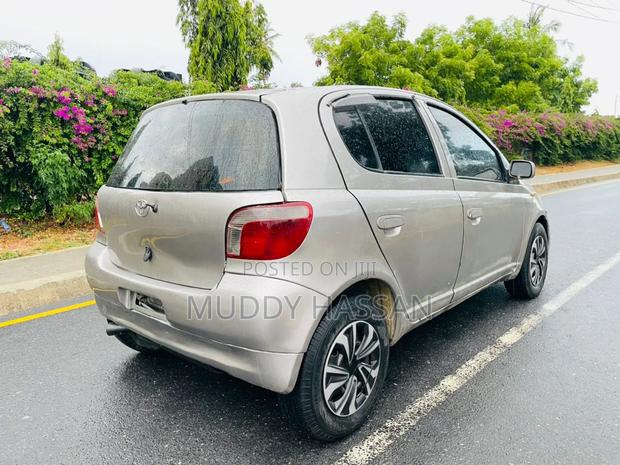 Toyota Vitz 2003 Silver