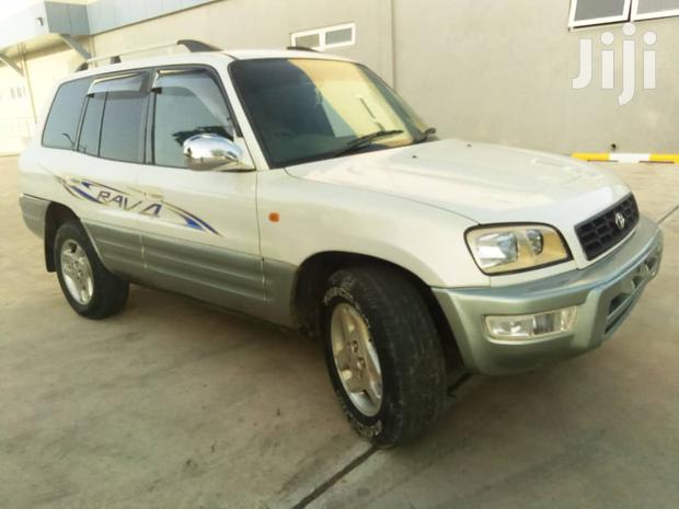 Toyota RAV4 1999 White