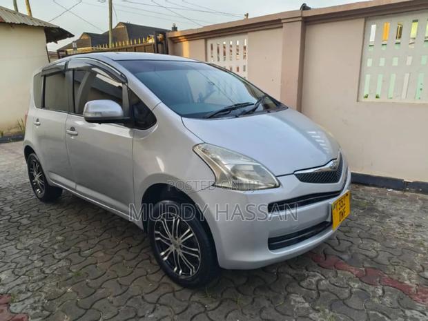 Toyota Ractis 2006 Silver