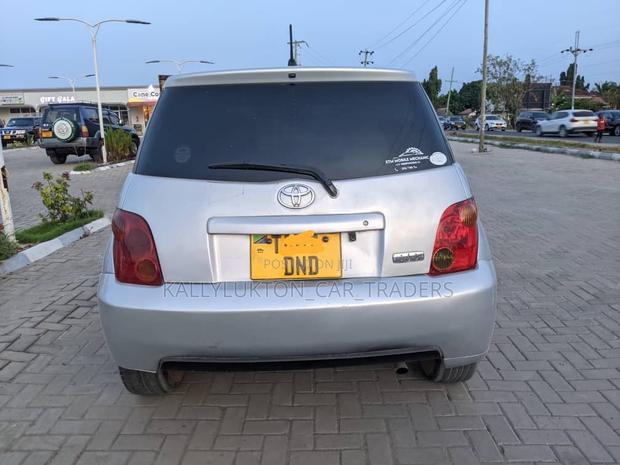 Toyota IST 2005 Silver