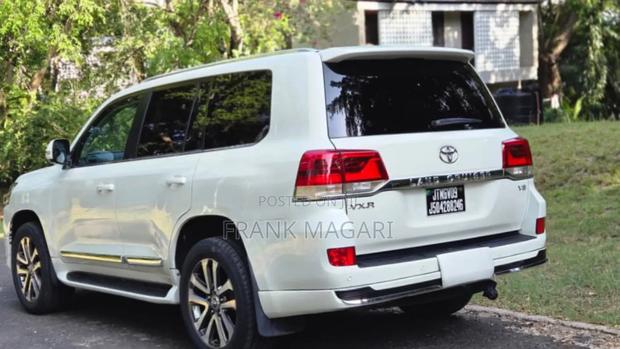 Toyota Land Cruiser 2019 White