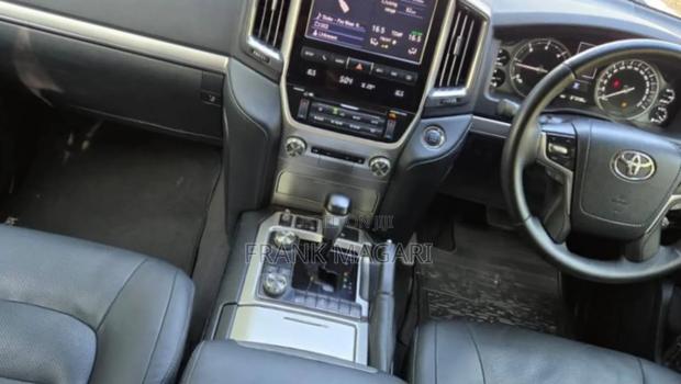 Toyota Land Cruiser 2019 White