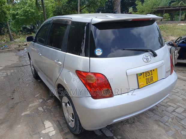 Toyota IST 2004 Silver