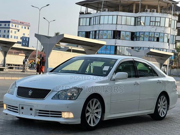 Toyota Crown Royale 2005 White