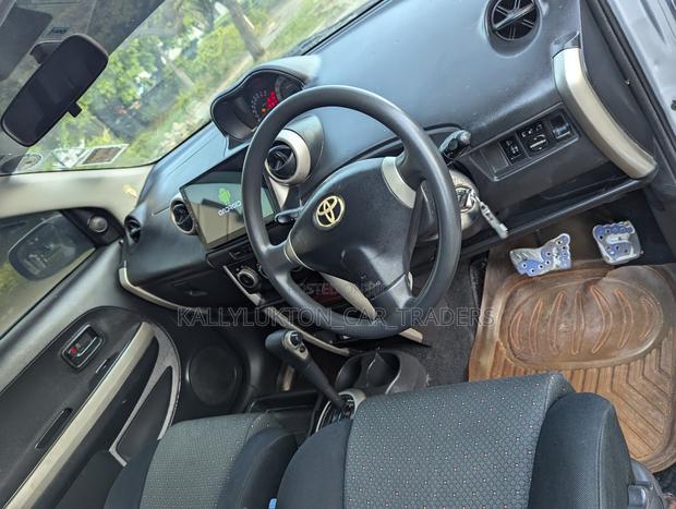Toyota IST 2007 Silver
