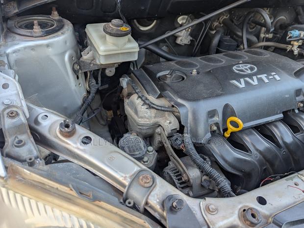 Toyota IST 2007 Silver