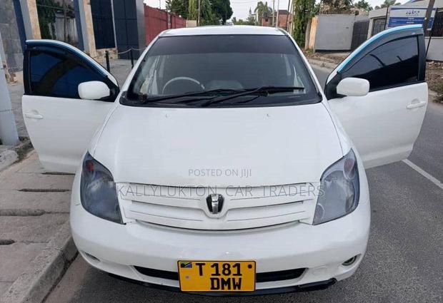 Toyota IST 2005 White