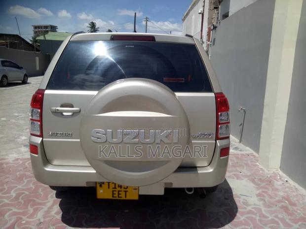 Suzuki Escudo 2006 Gold