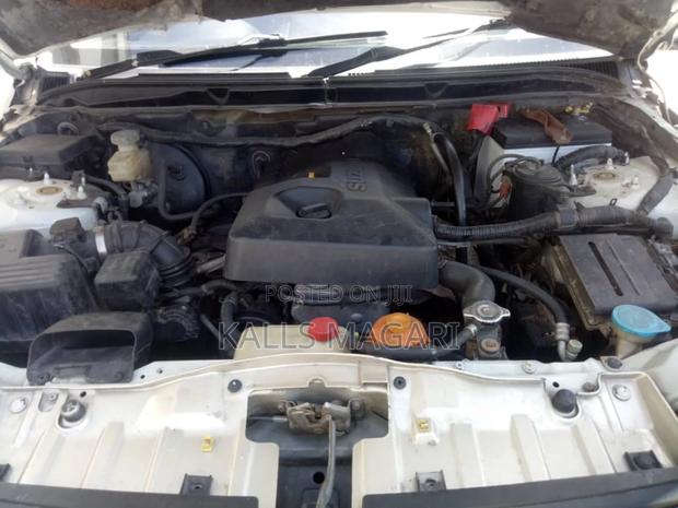 Suzuki Escudo 2006 Gold