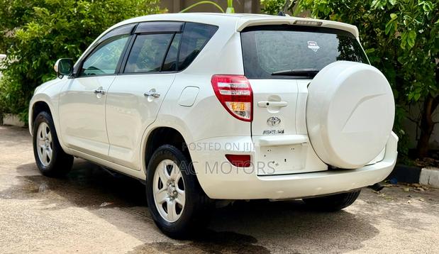 Toyota RAV4 2009 White