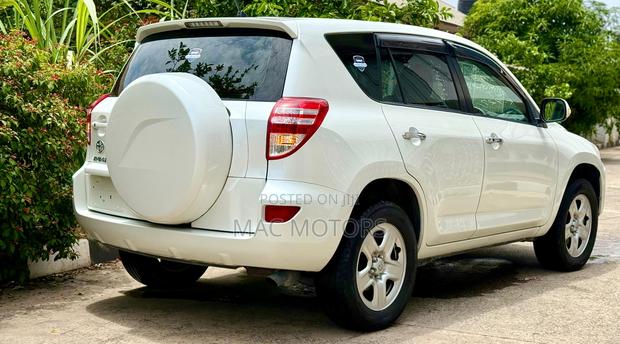 Toyota RAV4 2009 White