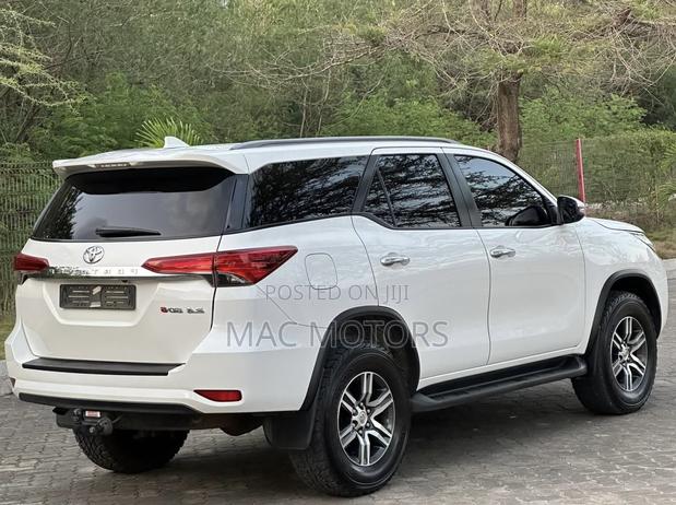 Toyota Fortuner 2.4 D RWD 2018 White