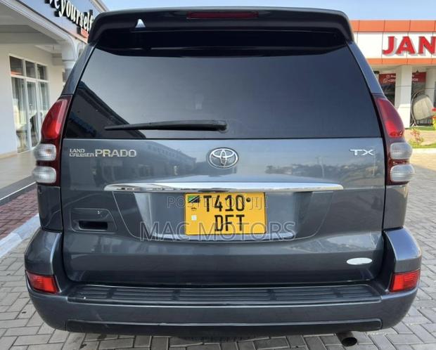Toyota Land Cruiser Prado 2005 Gray