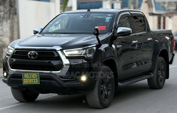 Toyota Hilux 2021 Black