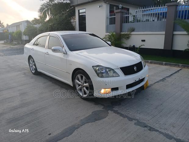 Toyota Crown 2007 White
