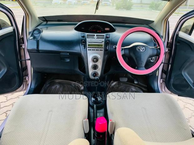 Toyota Vitz 2008 Silver
