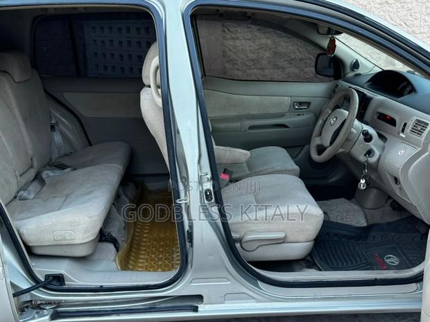Toyota Raum 1.5 AWD 2004 Silver
