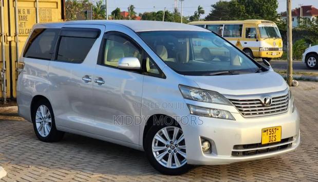 Toyota Vellfire 2010 Silver