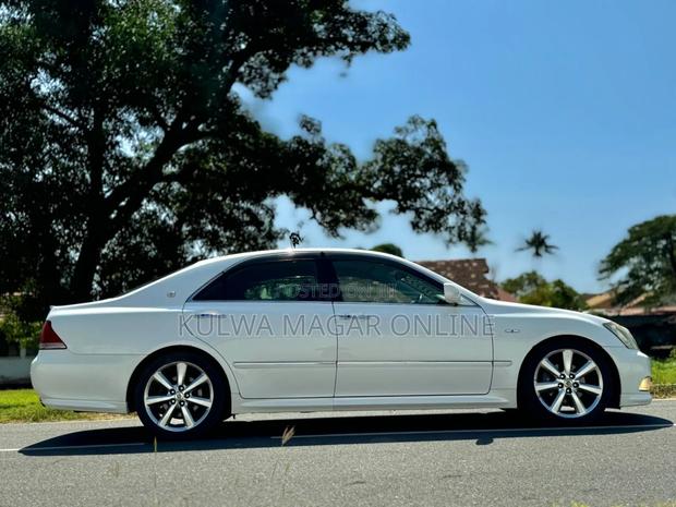 Toyota Crown Royale 2005 Silver