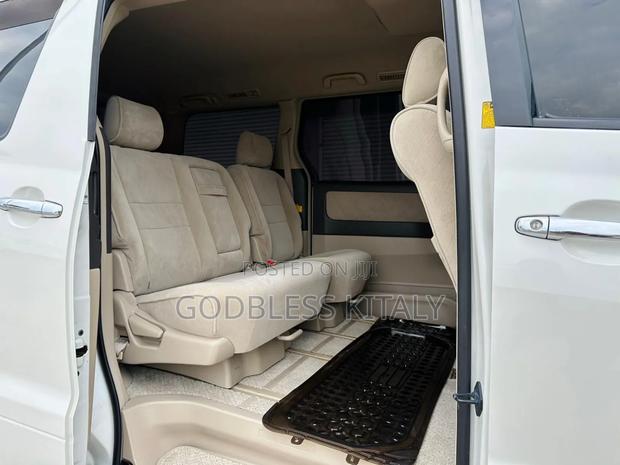 Toyota Alphard 2.4 Petrol AWD 2006 White